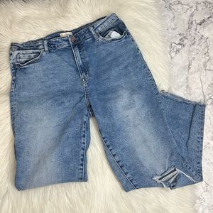 ALTAR’D STATE Distressed Jeans Size 32